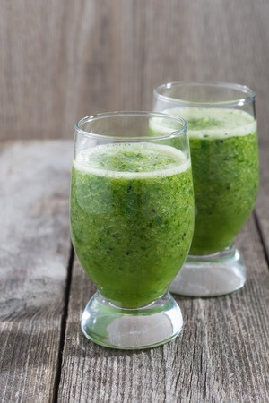 green smoothie for younger looking skin